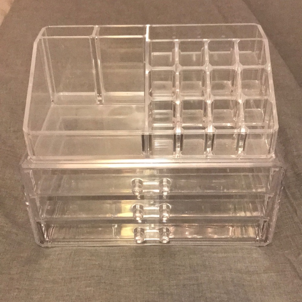 makeup organizer with three drawers